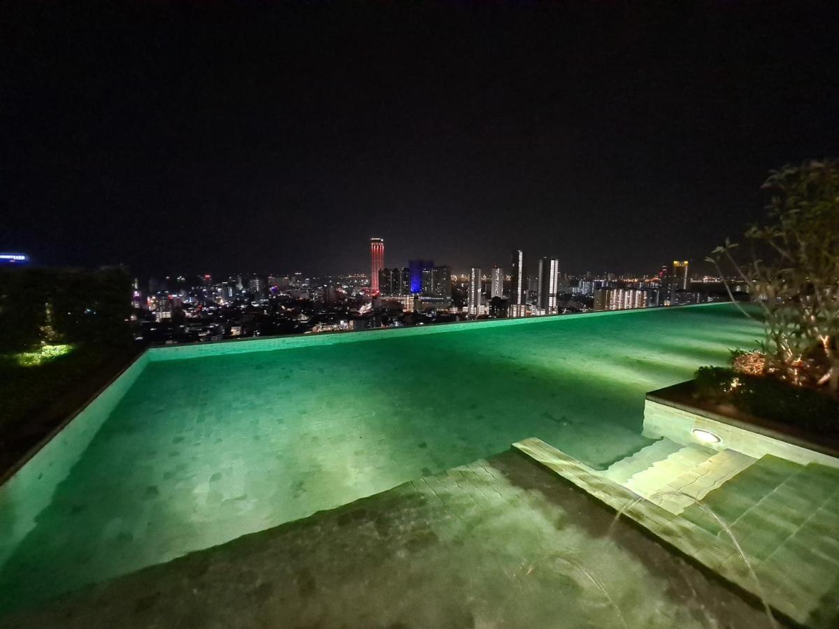 Beacon Executive Suite - Skypool Penang View จอร์จทาวน์ ภายนอก รูปภาพ