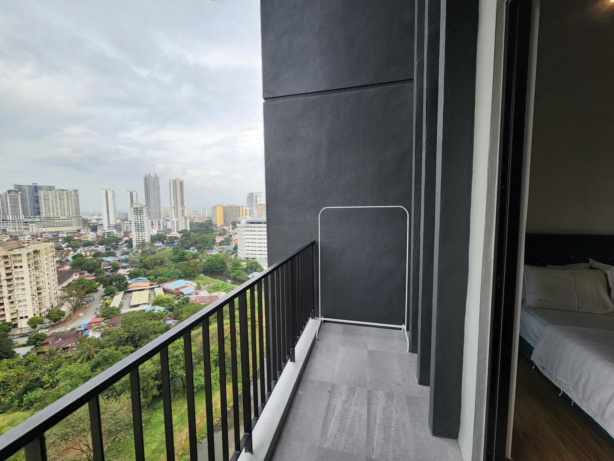 Beacon Executive Suite - Skypool Penang View จอร์จทาวน์ ภายนอก รูปภาพ